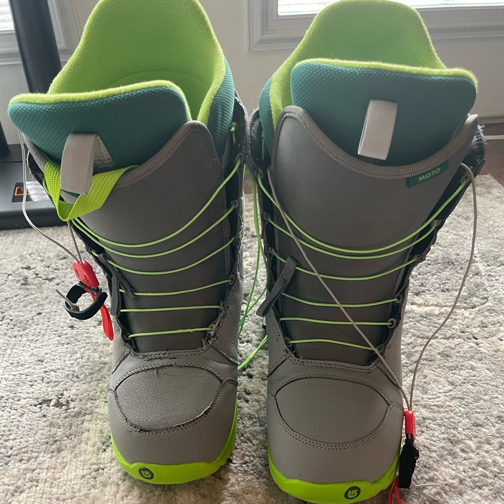 Men’s Burton Moto snowboard boots size 11